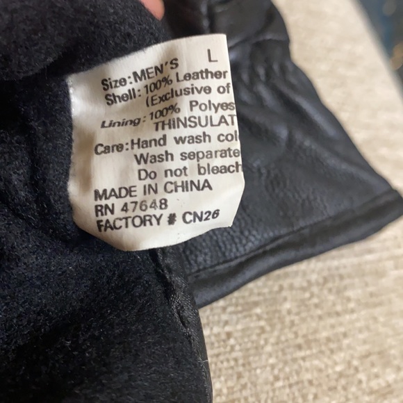 Slightly used thinsulate gloves - Picture 4 of 7